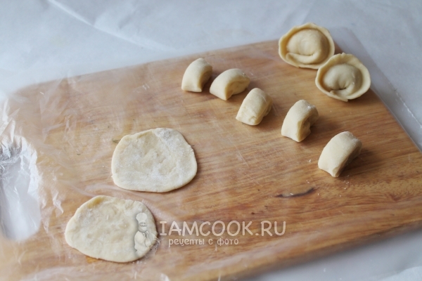 Слепить пельмени