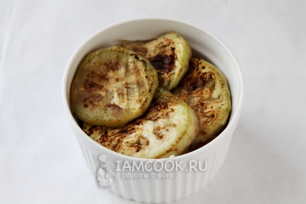 Положить кабачки