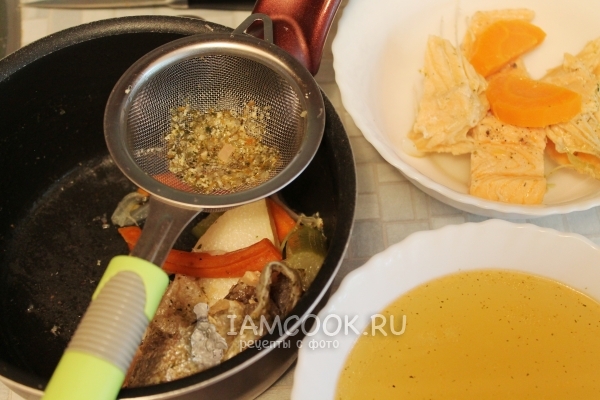 Процедить бульон