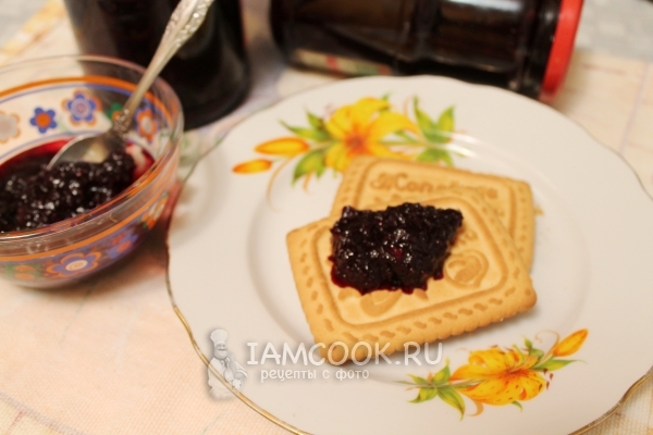Готовое варенье из черноплодной рябины с цитрусовыми