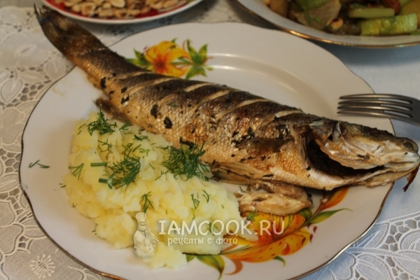 Фото сибаса, запеченного с каперсами