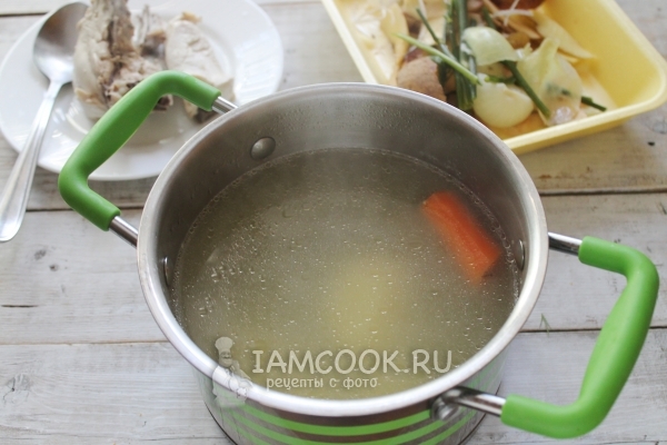 Процедить бульон