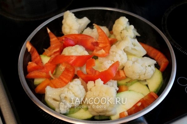 Добавить капусту и перец