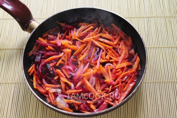 Обжарить овощи