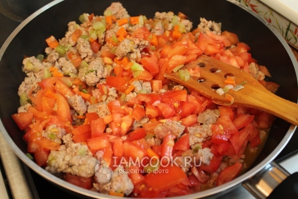 Положить помидоры