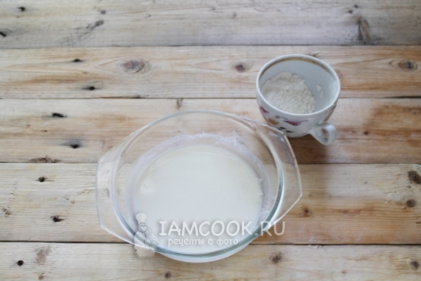 Добавить молоко и муку