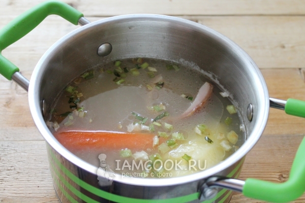 Положить зажарку в суп