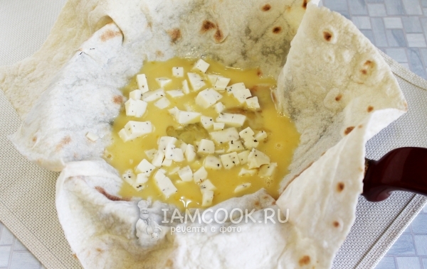 Положить сыр