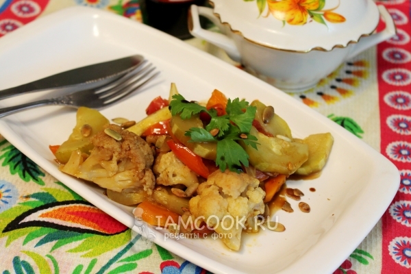 Фото овощного рагу с цветной капустой и кабачками