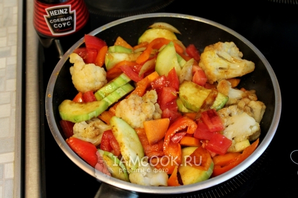 Обжарить овощи