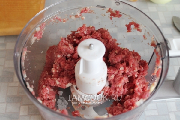 Измельчить мясо