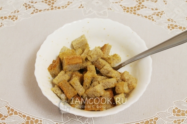 Смешать хлеб со специями