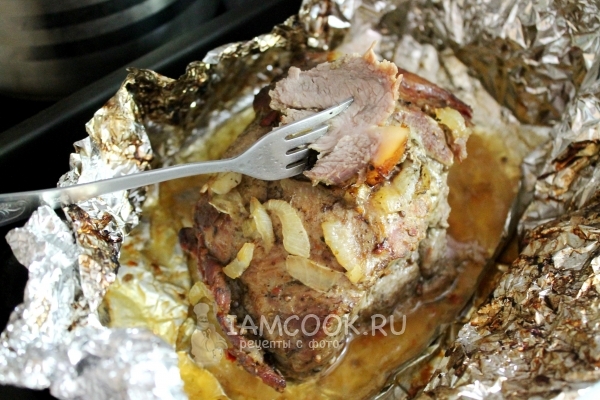 Фото пряной свиной шейки в фольге
