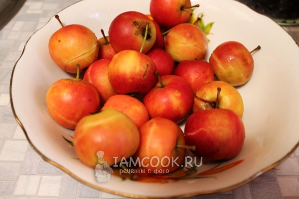 Помыть яблоки