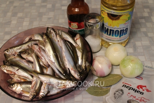 Ингредиенты для шпрот из речной рыбы в домашних условиях