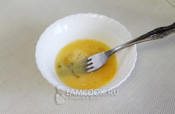 Взбить яйцо