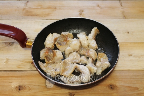 Обжарить рыбу