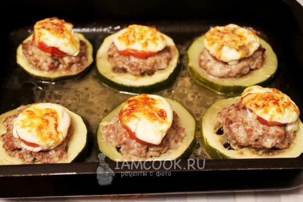 Запечь кабачки с фаршем