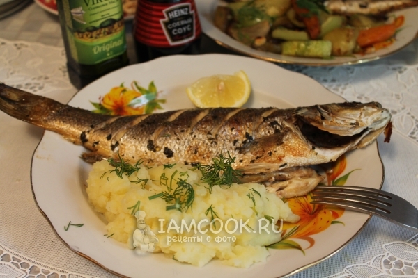 Сибас, запеченный с каперсами