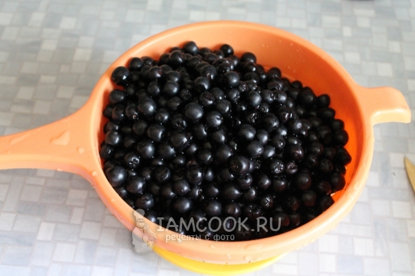 Помыть ягоды