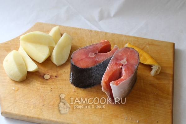 Полить рыбу соком лимона