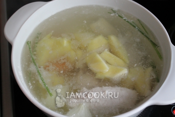 Положить картофель