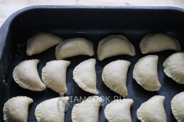 Слепить пирожки