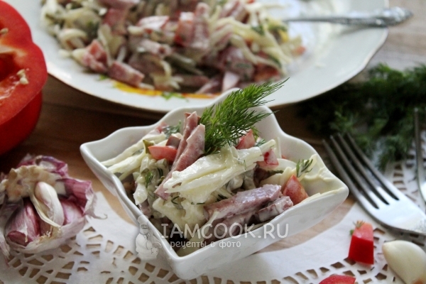 Салат из свежей капусты с копченой колбасой