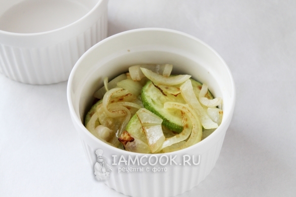 Выложить овощи