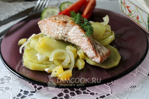 Готовая кета с картошкой в духовке