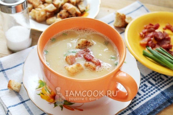 Фото горохового супа-пюре с варено-копченой грудинкой