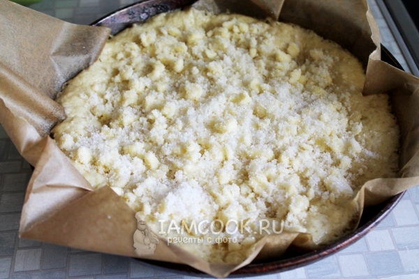 Посыпать маслом с сахаром