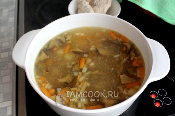 Положить заправку в суп