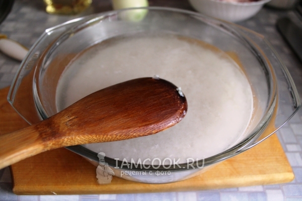 Залить рис водой