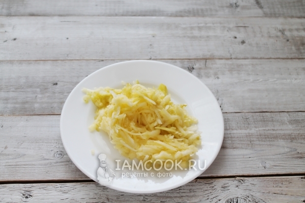 Потереть яблоки