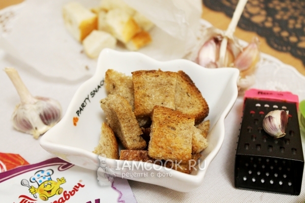 Гренки с чесноком в духовке