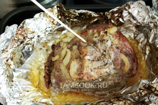 Запечь мясо в фольге