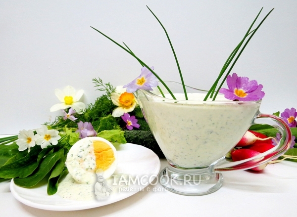 Готовый зелёный сметанный соус