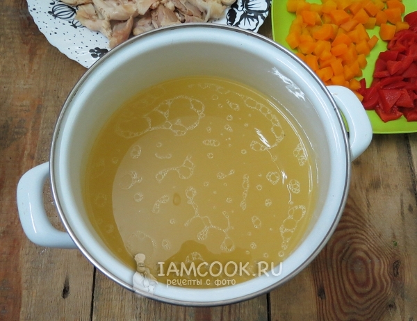 Процедить бульон