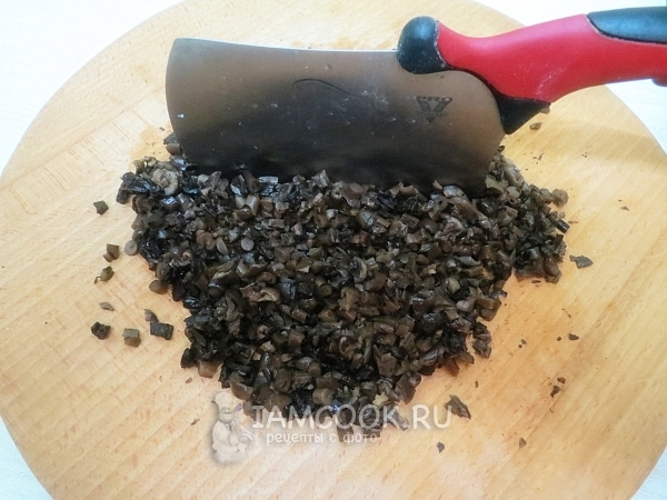 Порезать грибы