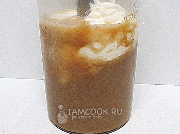 Добавить сметану и муку