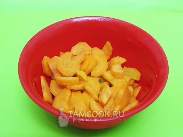 Нарезать морковь