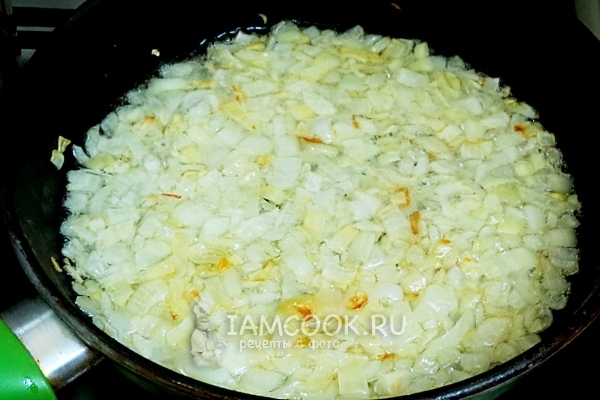 Пассеруем лук