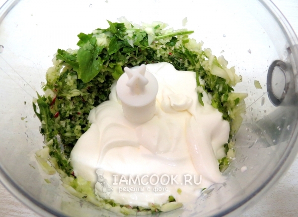 Положить сметану