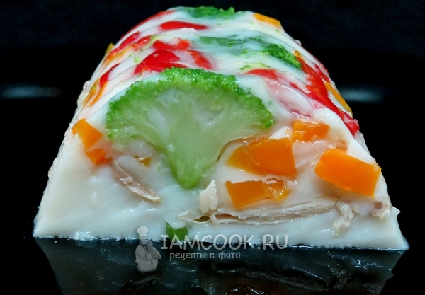 Фото заливного из курицы с брокколи