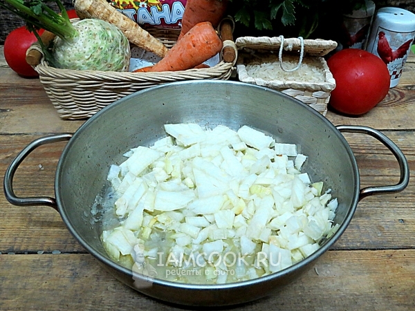 Обжарить лук