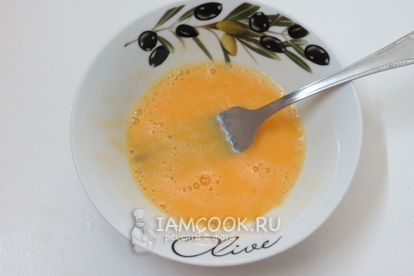 Взбить яйцо