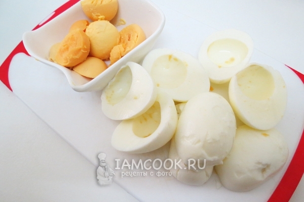 Отделить желток от белка