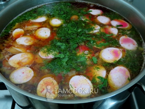 Добавить зажарку, мясо и зелень