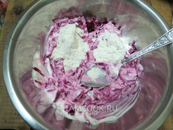 Всыпать муку